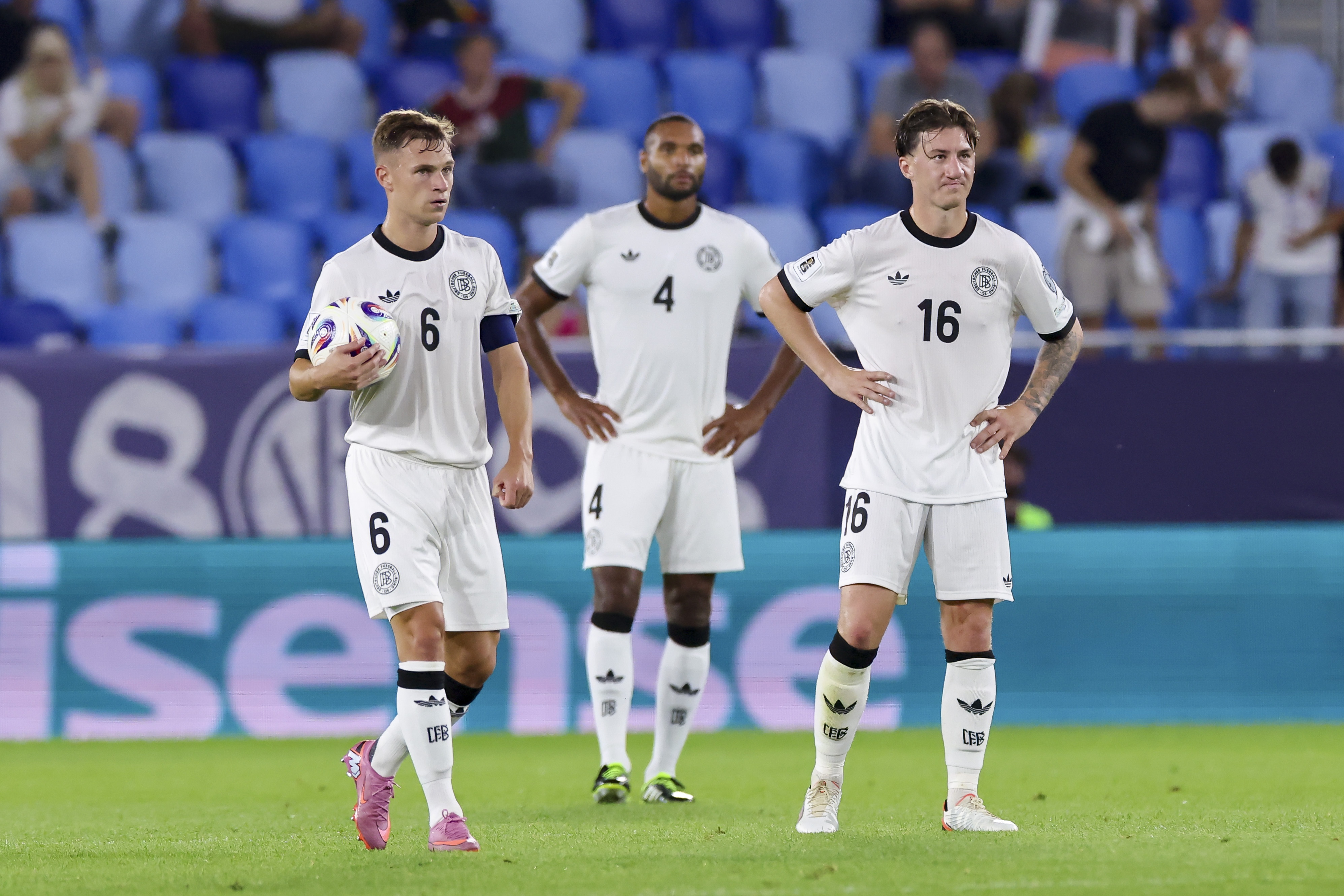 阿图尔对决,巴萨遭嘘,离场时受观,超凡国际电子厅下载,超凡国际电子厅娱乐,超凡国际电子厅官网,超凡国际电子厅a超凡国际